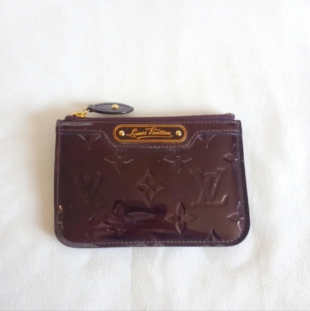 Louis Vuitton Key CLES Key Holder Vernis Amarante